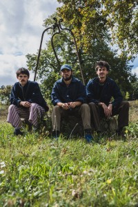 24_03_2026_MOUSSE trio (portrait) (1)